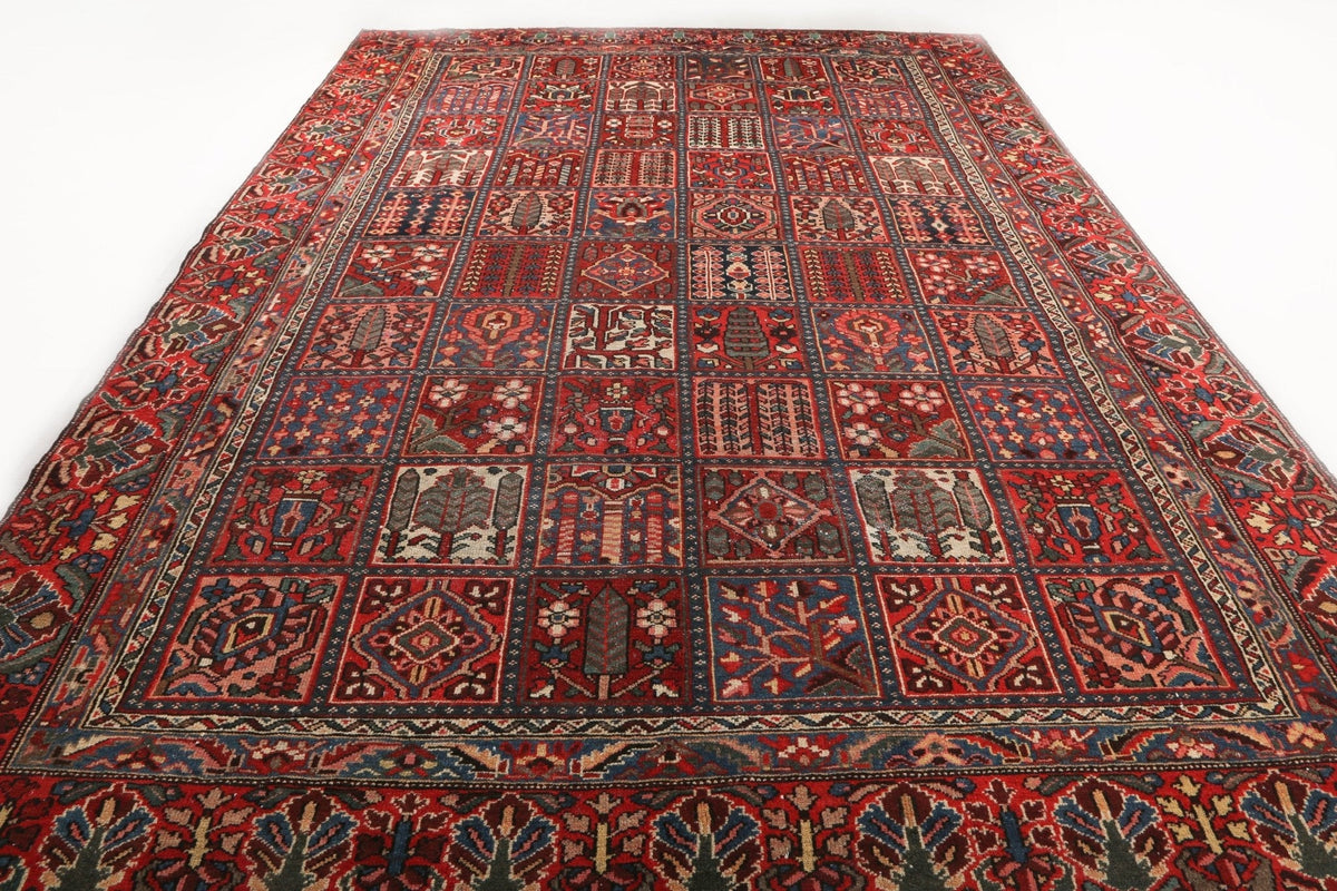 Persian Bakhtiari Rug | 8' 6" x 12' 6"