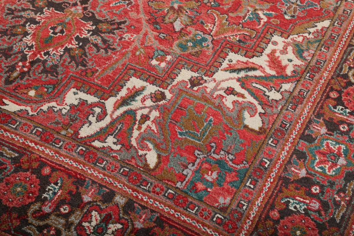 Persian Heriz Rug | 6' 9" x 9' 6"