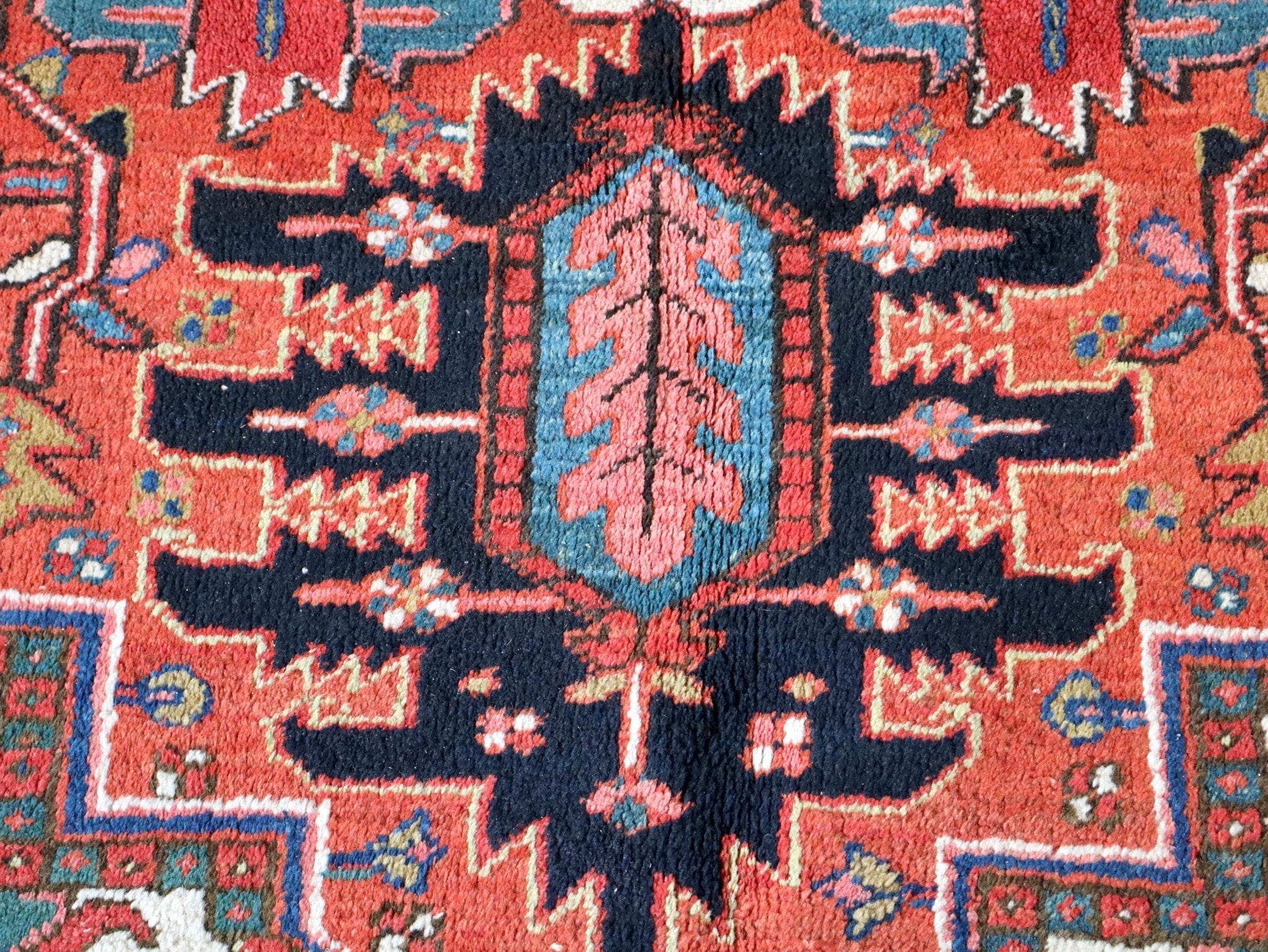 Persian Heriz Rug | 9' 5" x 12' 10"