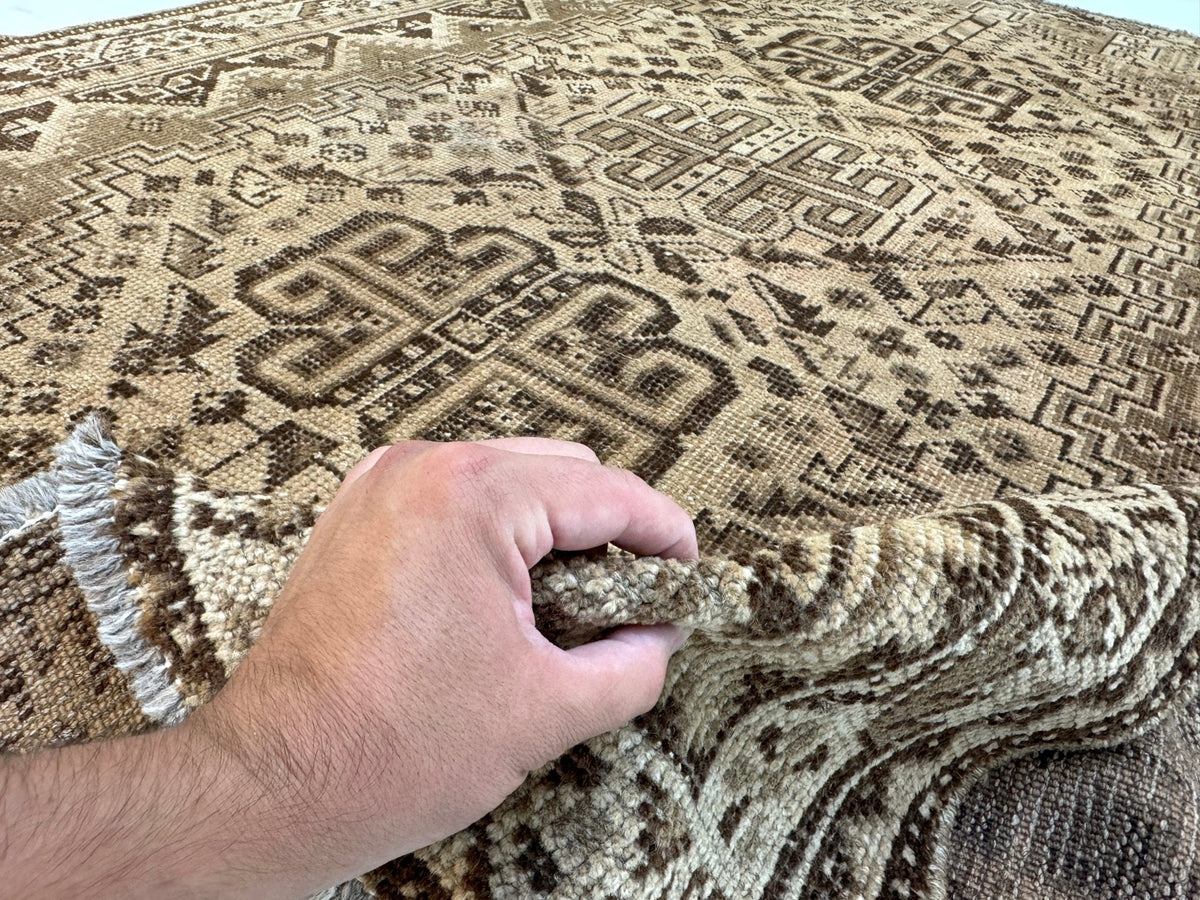 Persian Shiraz Rug | 5' 5” x 7' 11"