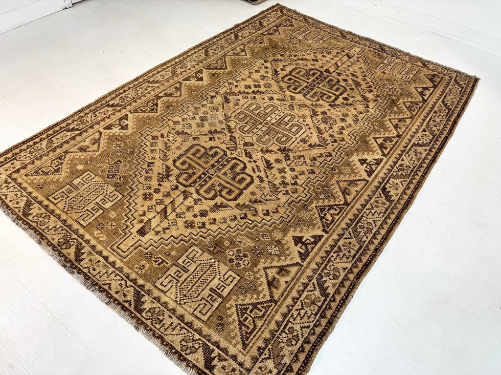 Persian Shiraz Rug | 5' 5” x 7' 11"