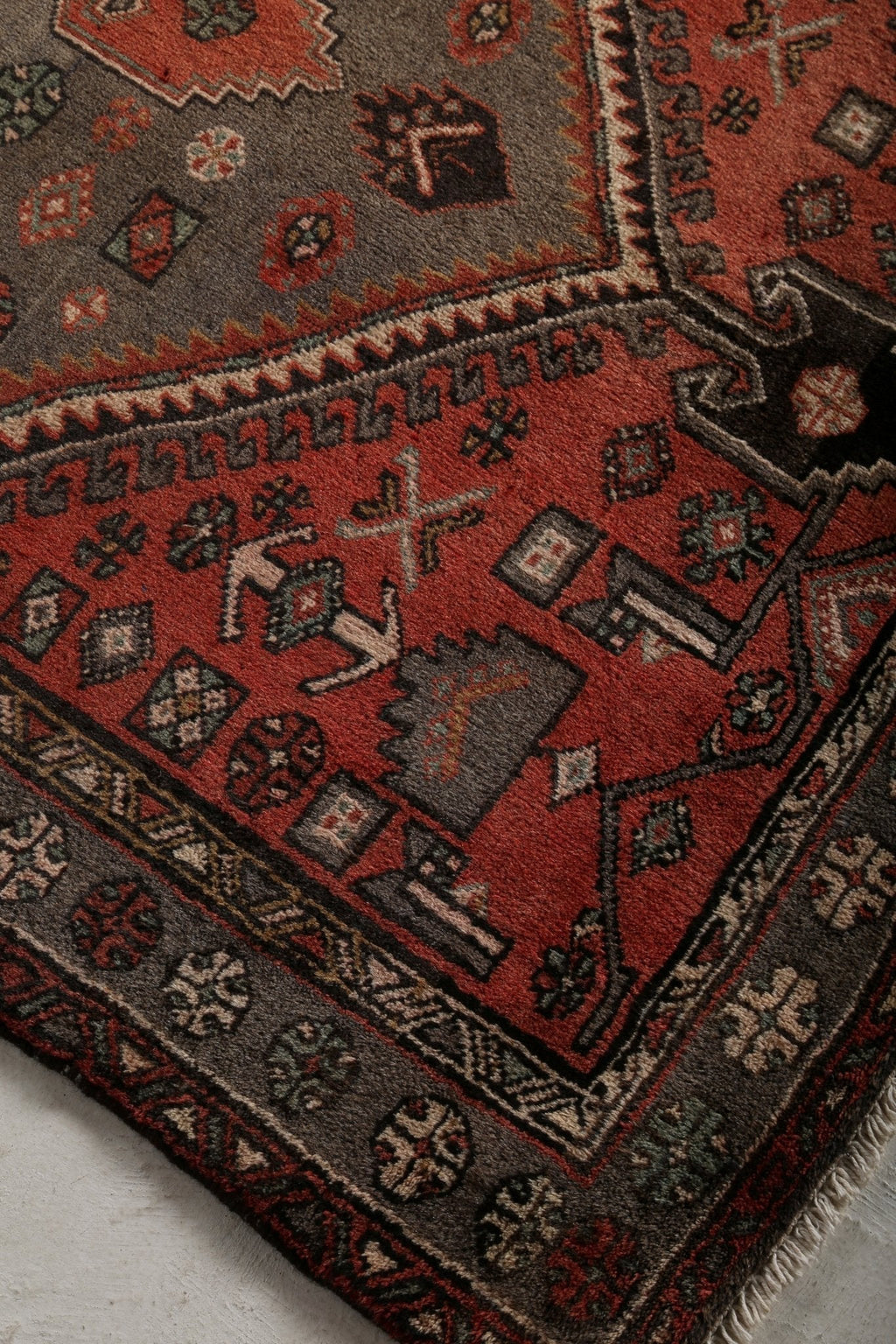 Persian Zanjan Rug | 4' 3" x 7' 10"
