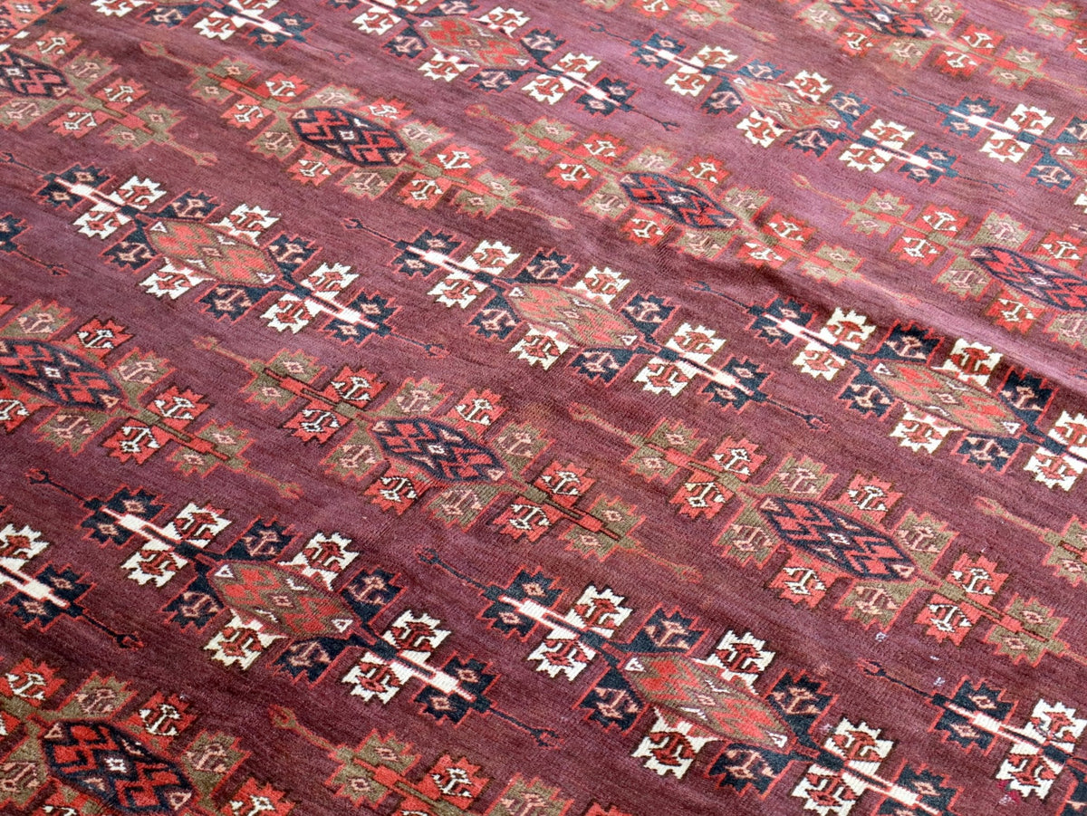 Turkmen Yomut Rug | 6' 10" x 10' 7"