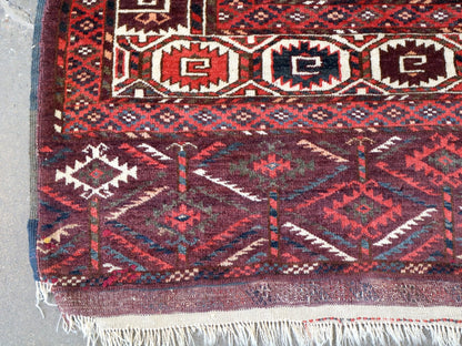 Turkmen Yomut Rug | 6' 10" x 10' 7"