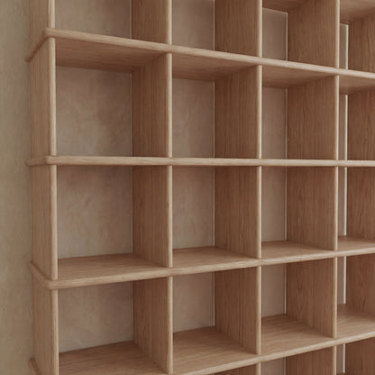 Cube bookshelf in white oak