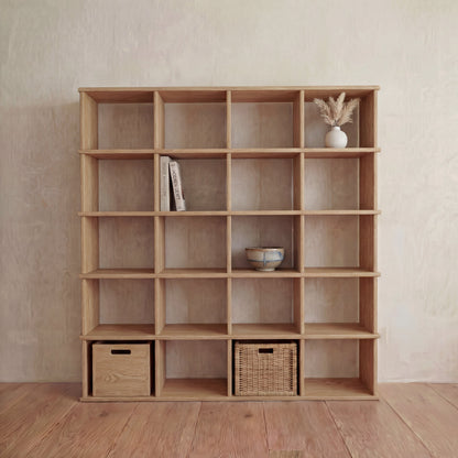 Cube bookshelf in white oak