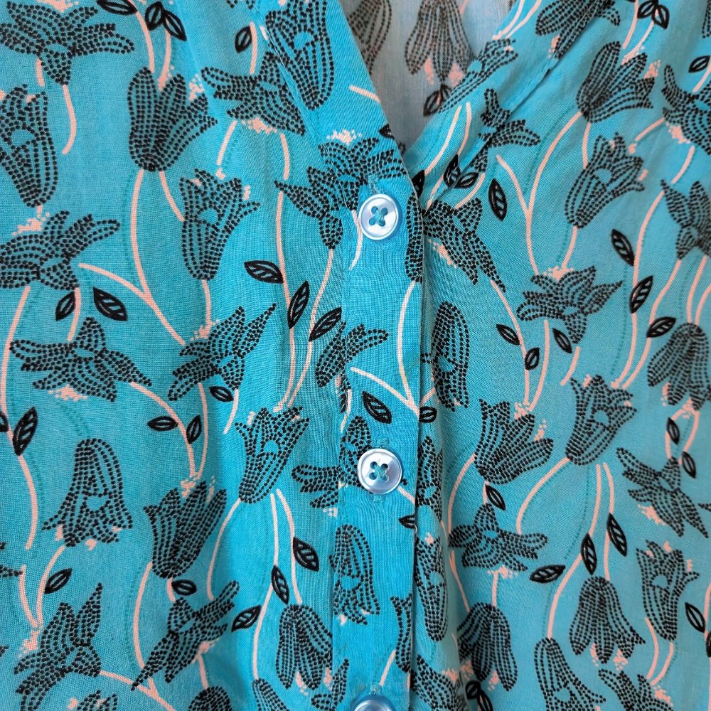 Women's Northern Reflections Blue Floral Button - Up Sleeveless Blouse [XL] - Products Added